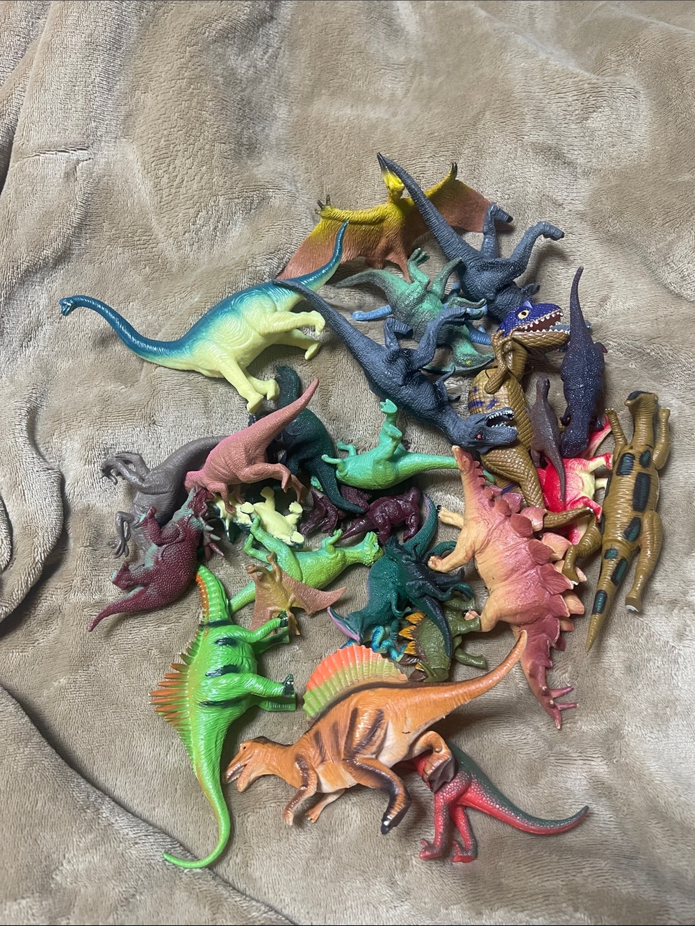 Assorted Kids Dinosaur Toy Figures gallon zipper bag aprox 30 dinosaurs